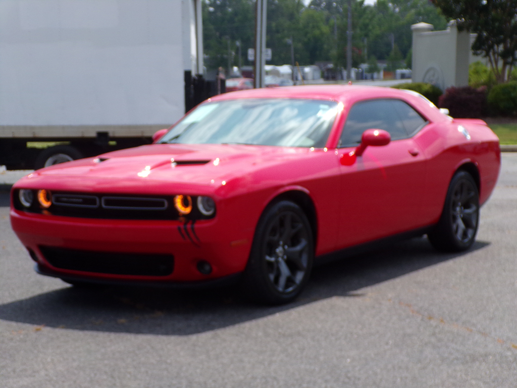 2018 Dodge Challenger SXT Plus's photo