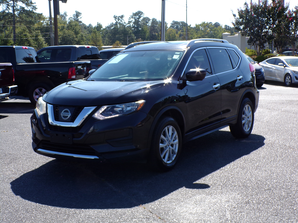 2017 Nissan Rogue SV's photo
