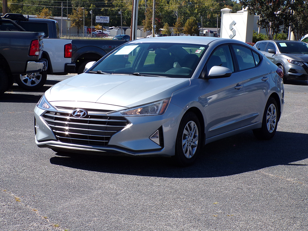 2020 Hyundai Elantra SE's photo