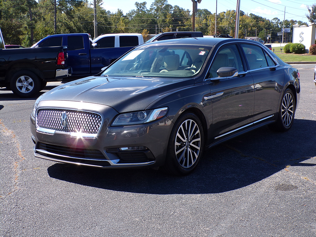 2017 Lincoln Continental Select's photo