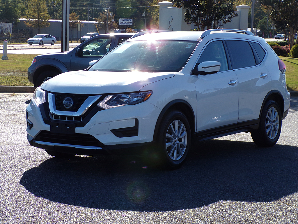 2020 Nissan Rogue SV's photo