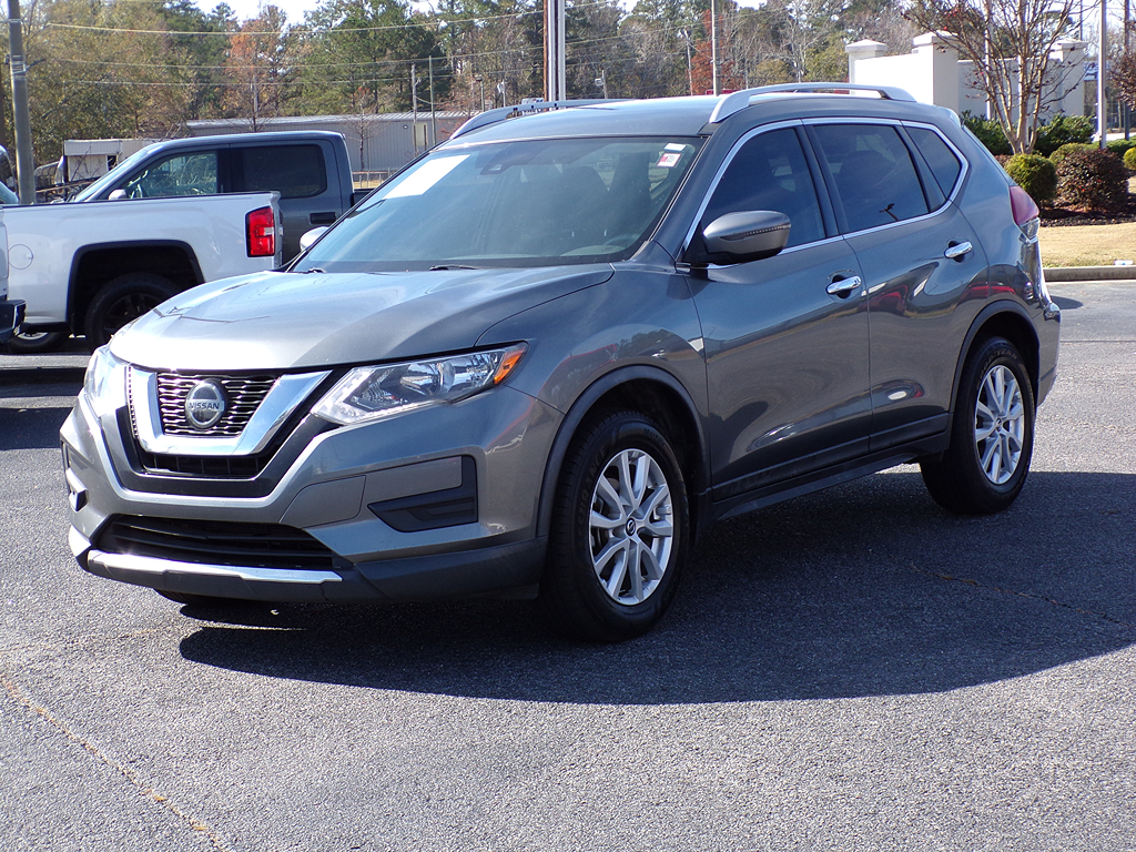 2020 Nissan Rogue SV's photo