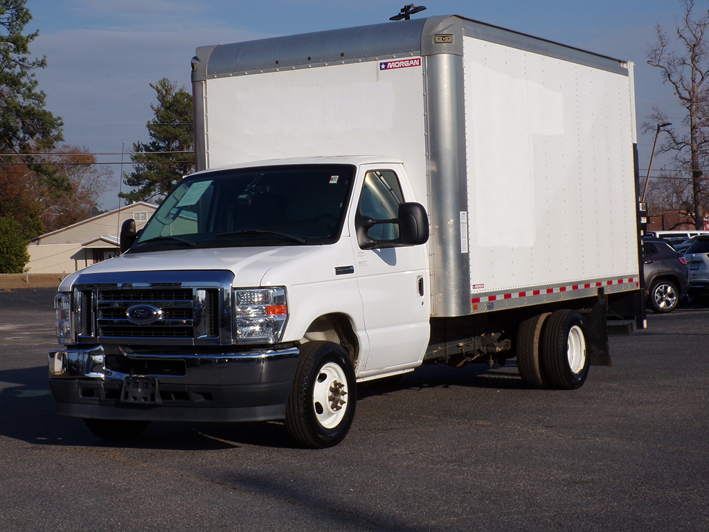 2021 Ford E-Series Cutaway Base's photo