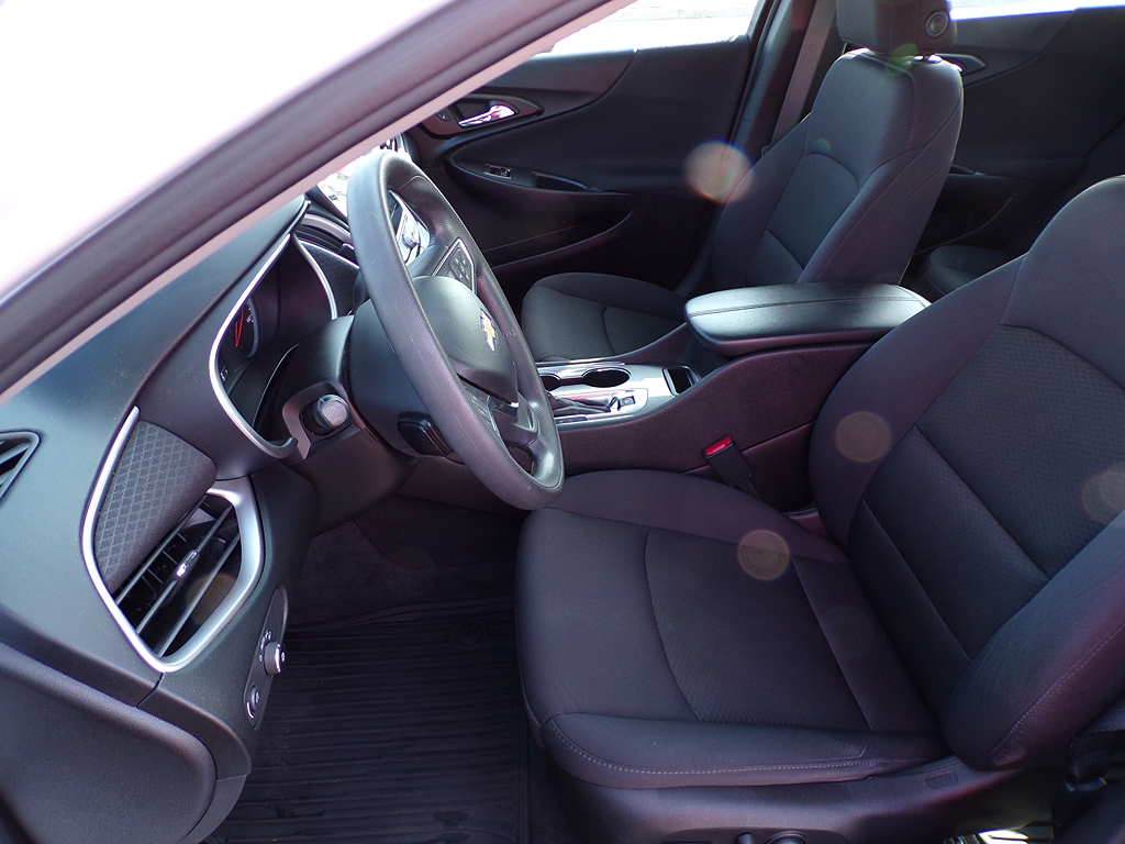 Additional photo of vehicle.