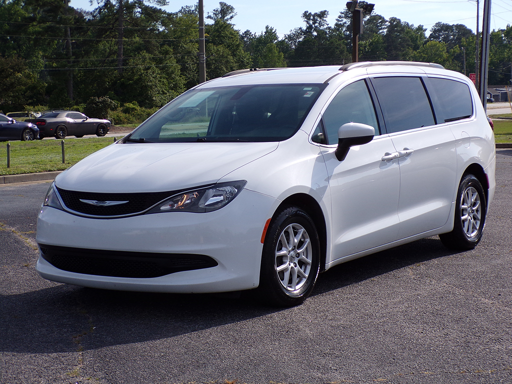 2021 Chrysler Voyager LXI's photo