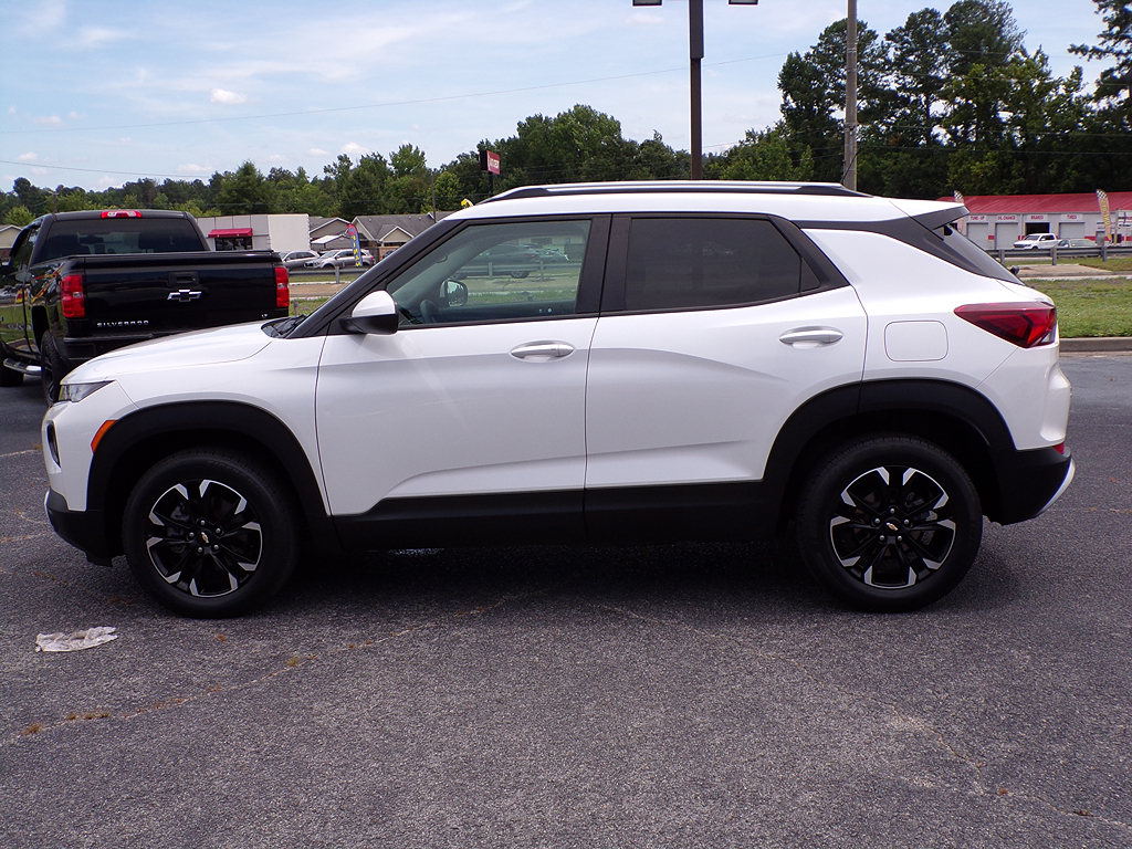 Additional photo of vehicle.