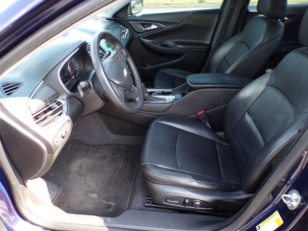 Additional photo of vehicle.
