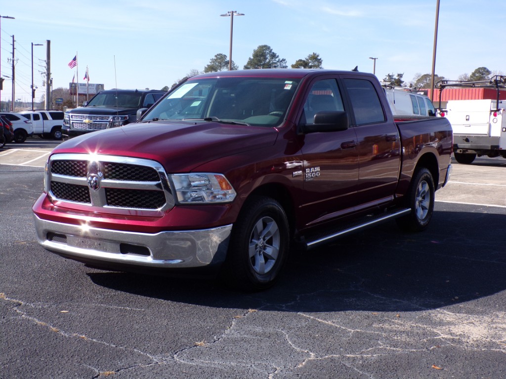 2019 RAM 1500 Classic SLT Crew Cab 5'7" (Fleet)'s photo