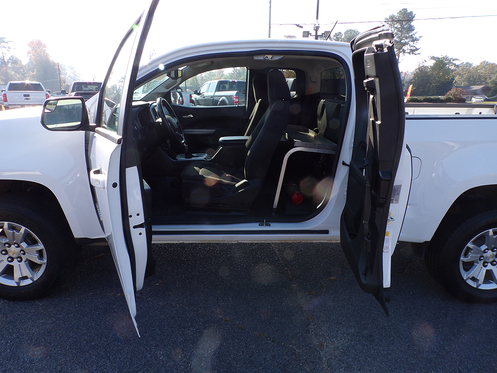 Additional photo of vehicle.