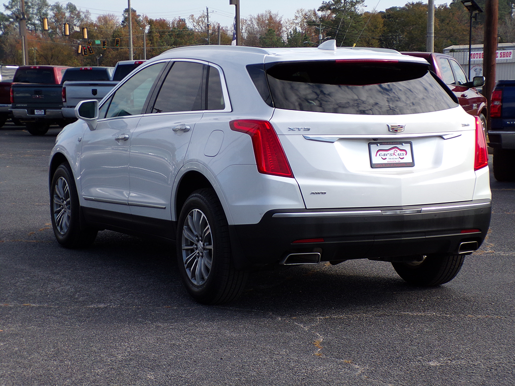 Additional photo of vehicle.