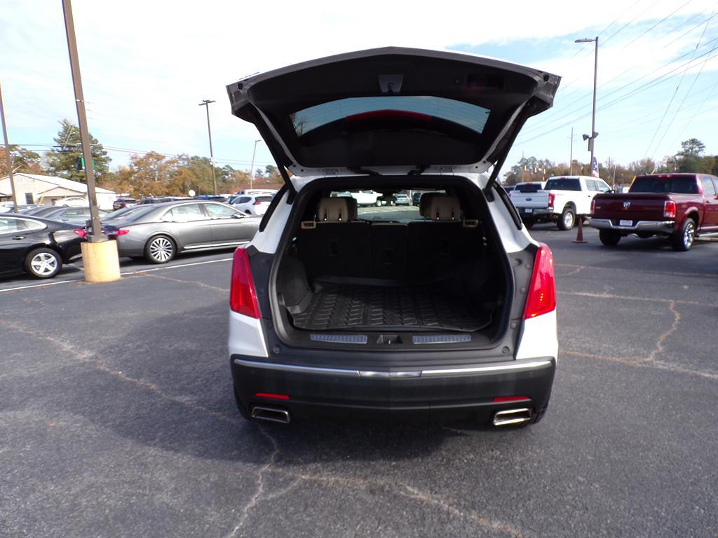 Additional photo of vehicle.