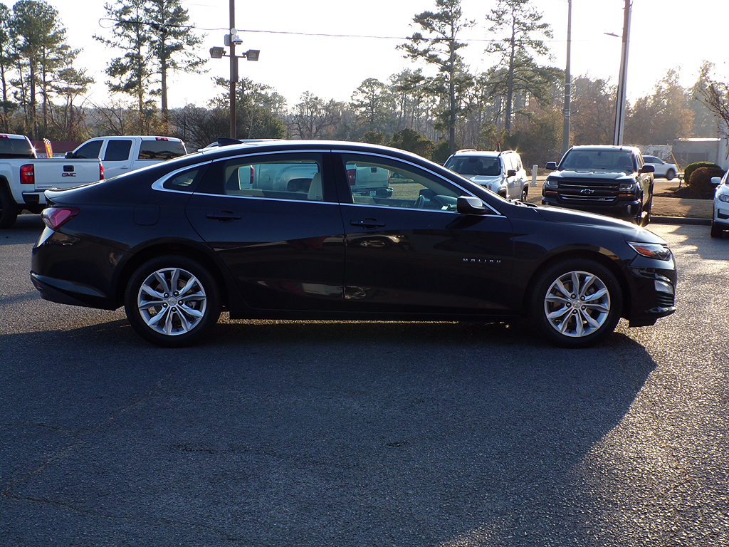 Additional photo of vehicle.