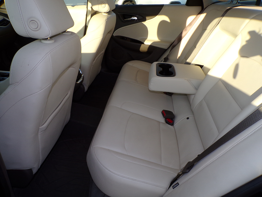 Additional photo of vehicle.