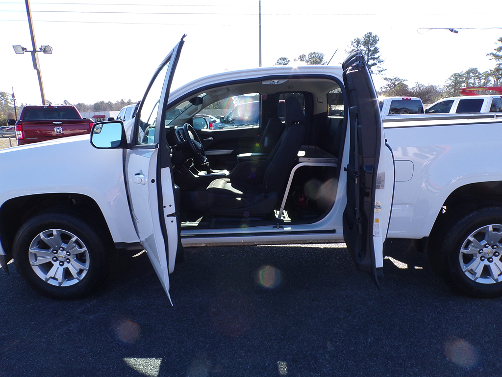 Additional photo of vehicle.