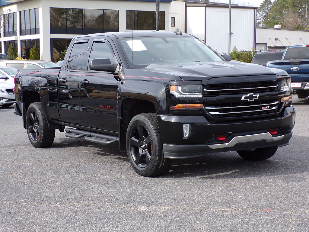 Additional photo of vehicle.