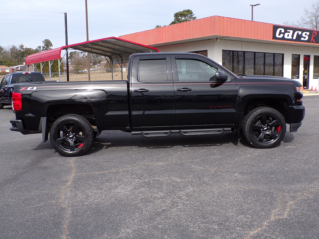 Additional photo of vehicle.