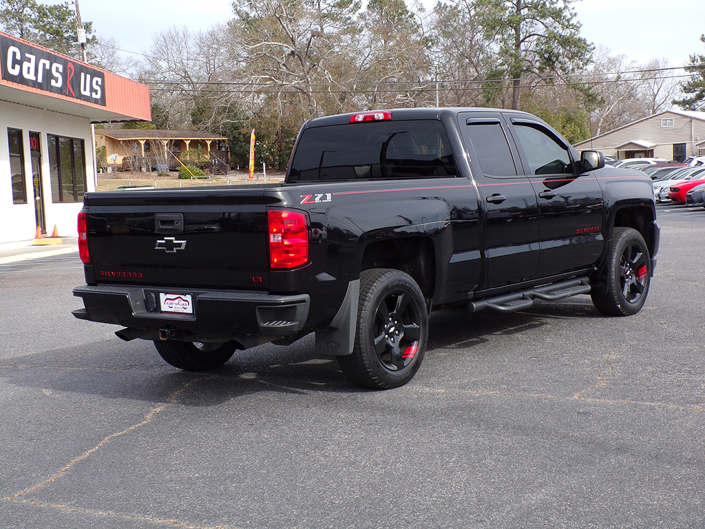 Additional photo of vehicle.