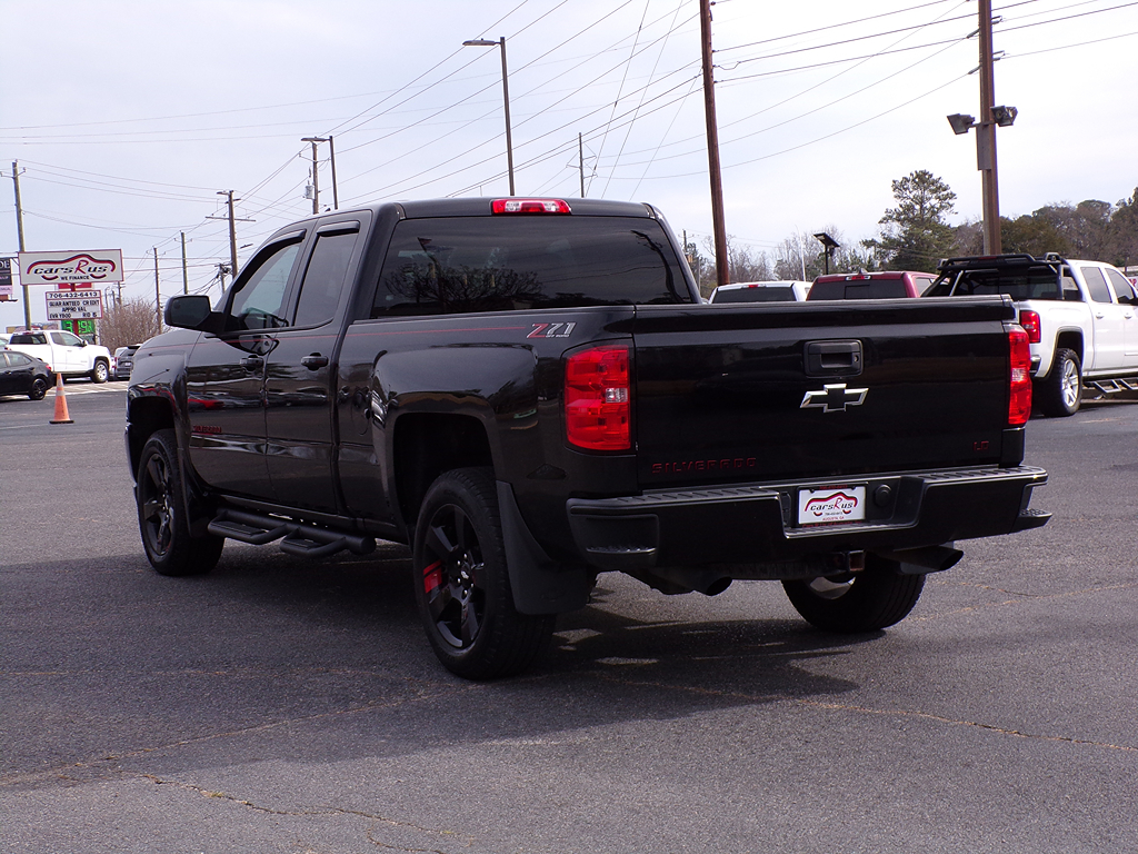 Additional photo of vehicle.