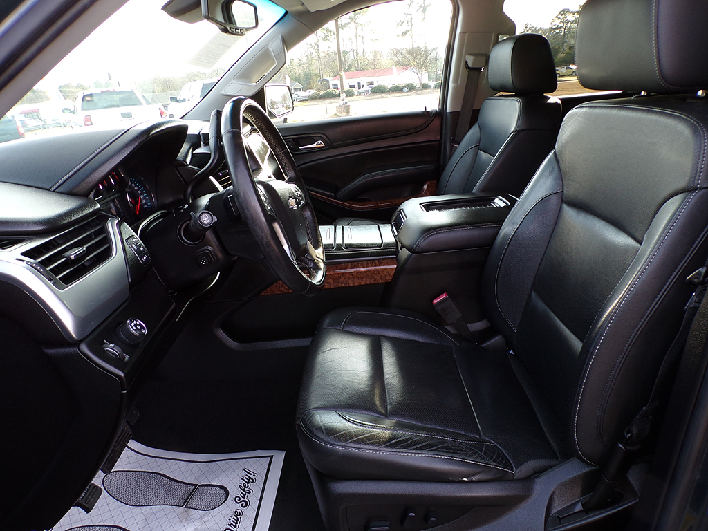 Additional photo of vehicle.