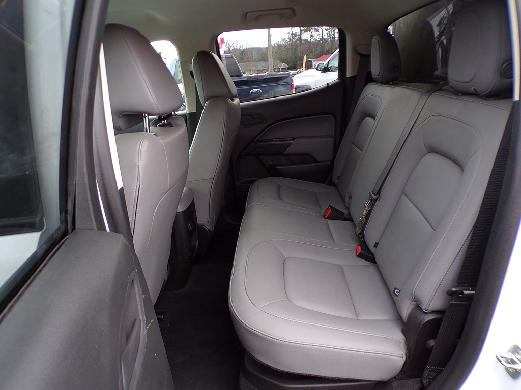 Additional photo of vehicle.