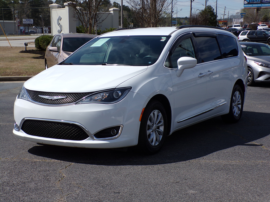 Photo of 2017 CHRYSLER PACIFICA