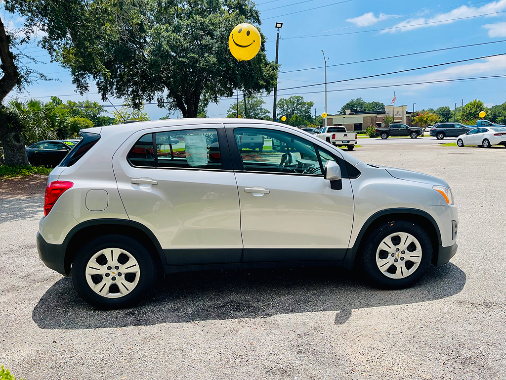 Additional photo of vehicle.