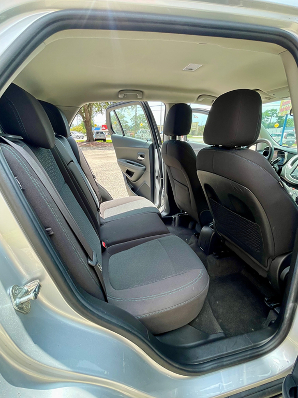 Additional photo of vehicle.