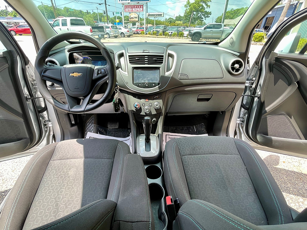 Additional photo of vehicle.