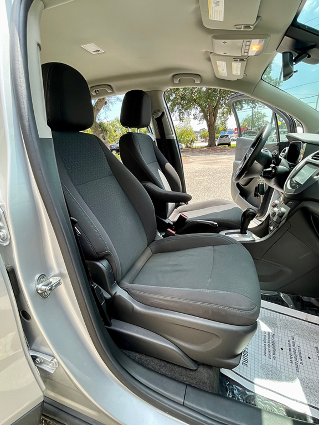 Additional photo of vehicle.