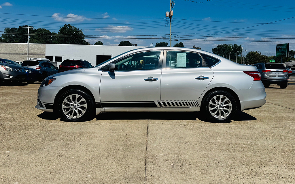 Additional photo of vehicle.