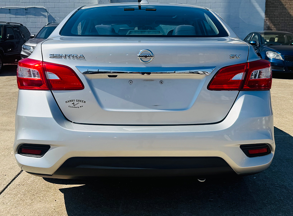 Additional photo of vehicle.