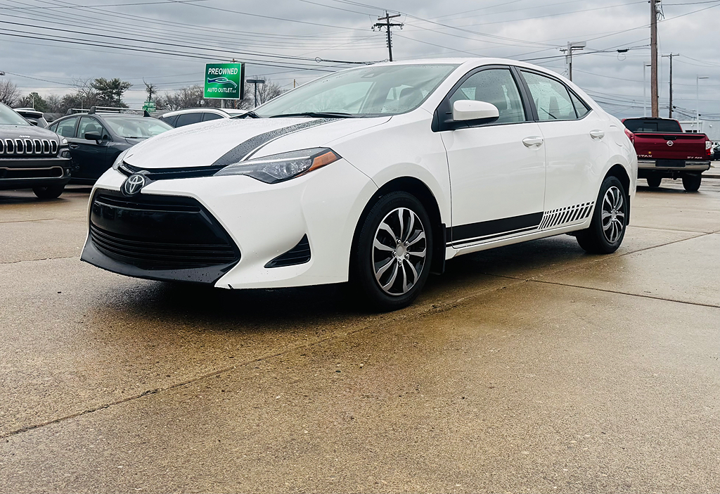2017 Toyota Corolla LE's photo