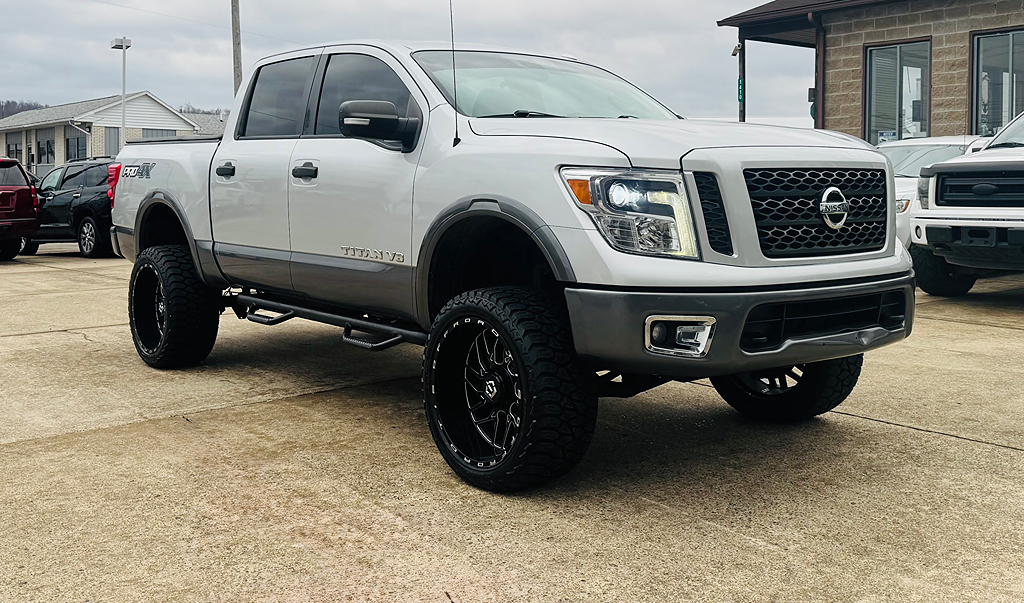 2018 Nissan Titan PRO-4X's photo