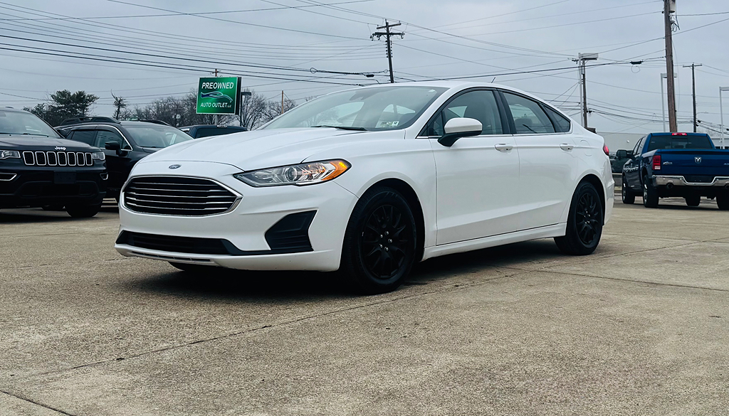 2019 Ford Fusion S's photo