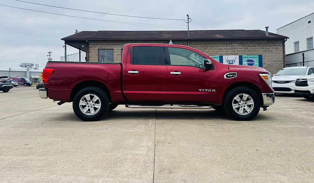 2017 Nissan Titan SV's photo
