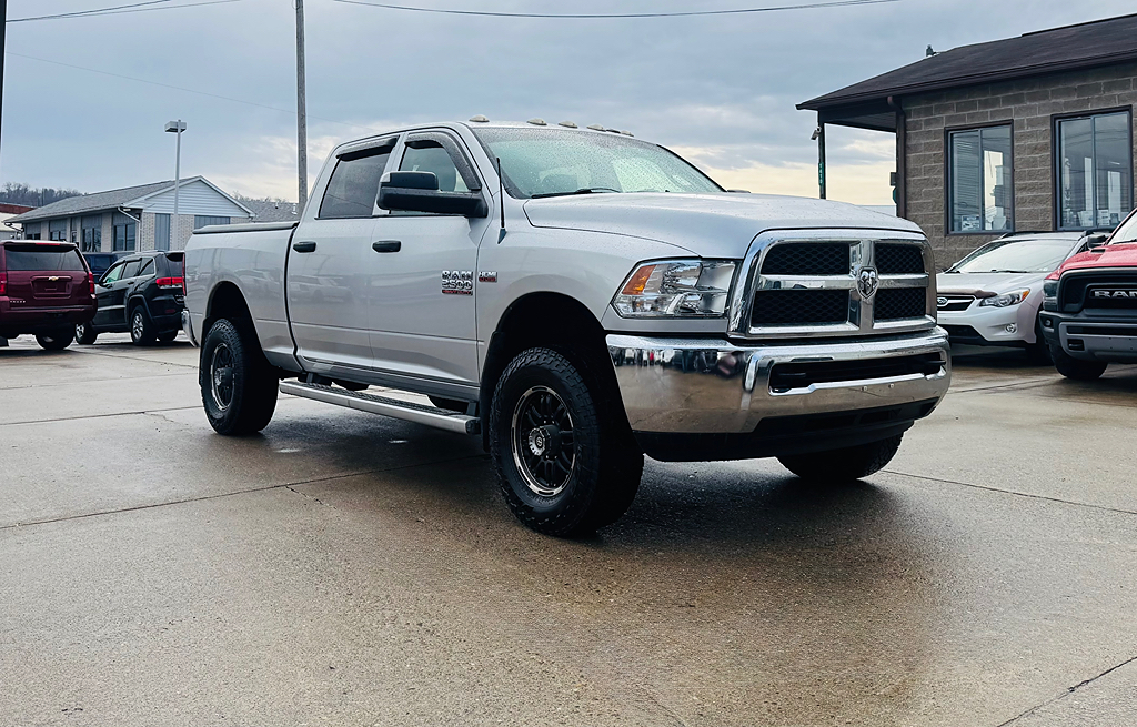 Additional photo of vehicle.