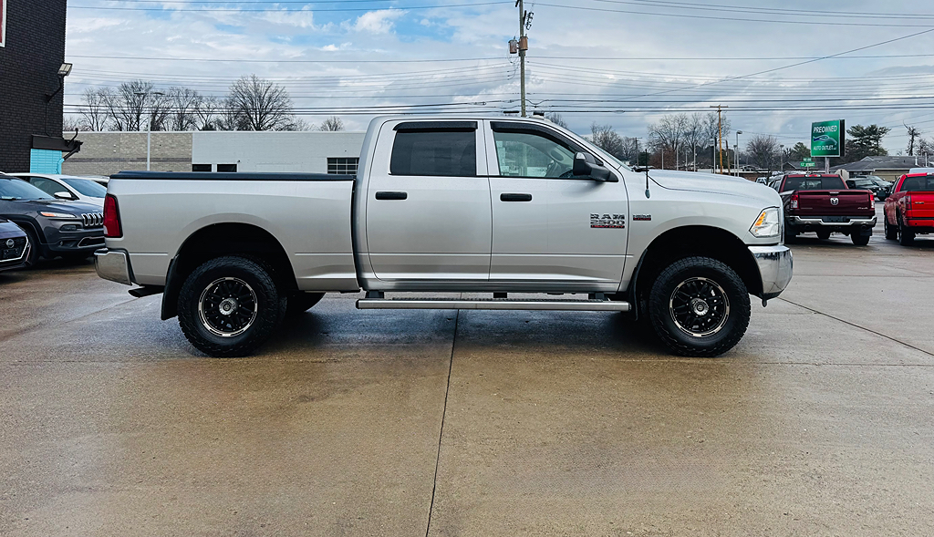 Additional photo of vehicle.