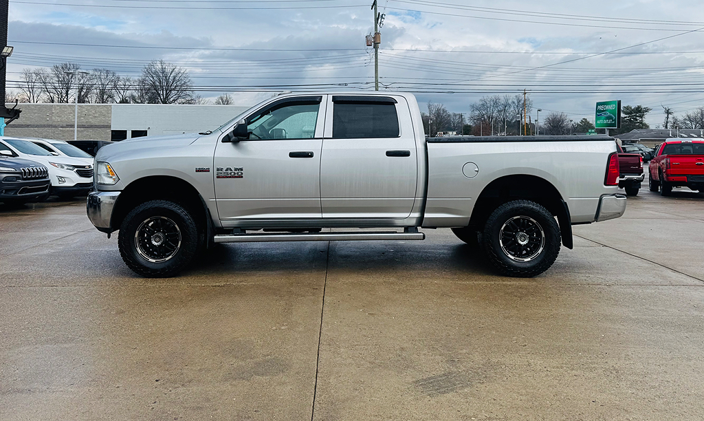 Additional photo of vehicle.