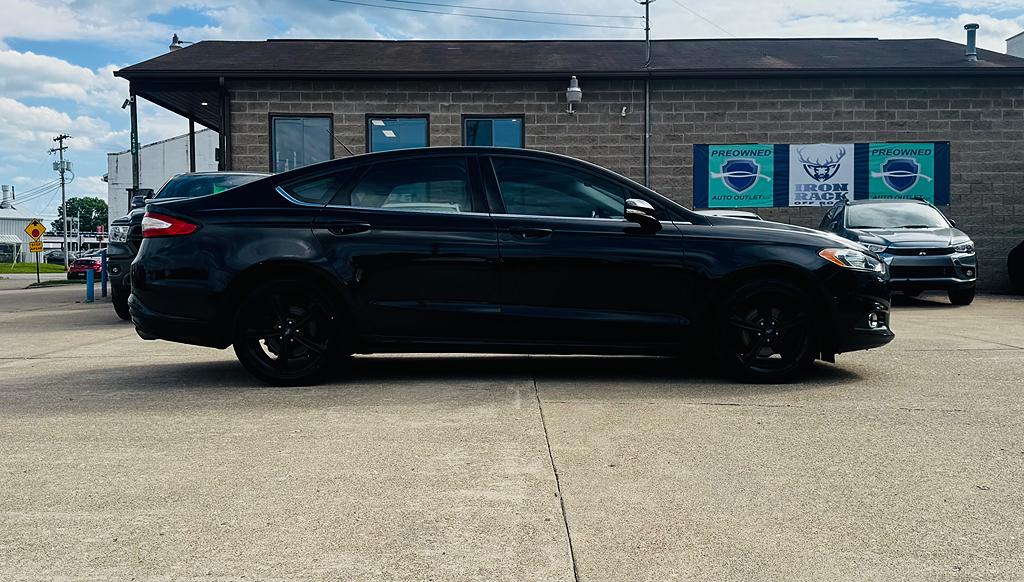 2016 Ford Fusion SE FWD's photo