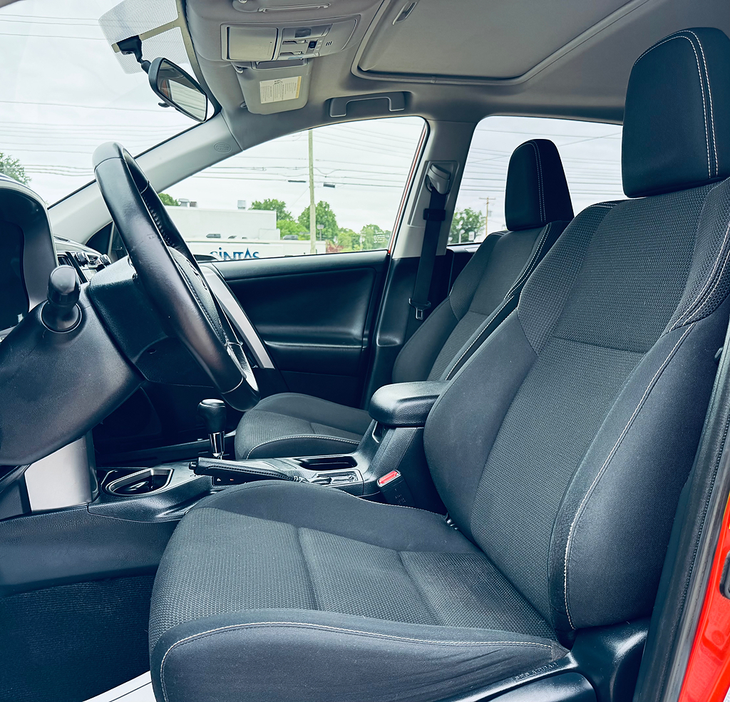 2016 Toyota RAV4 XLE - Photo 7