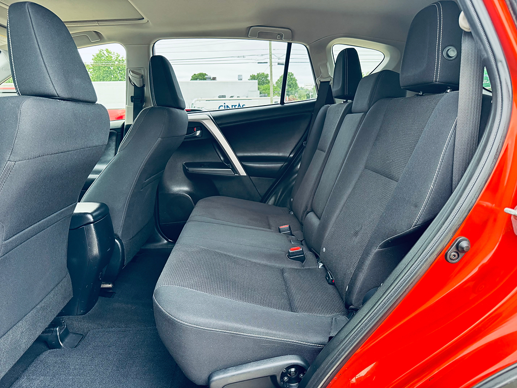 2016 Toyota RAV4 XLE - Photo 10