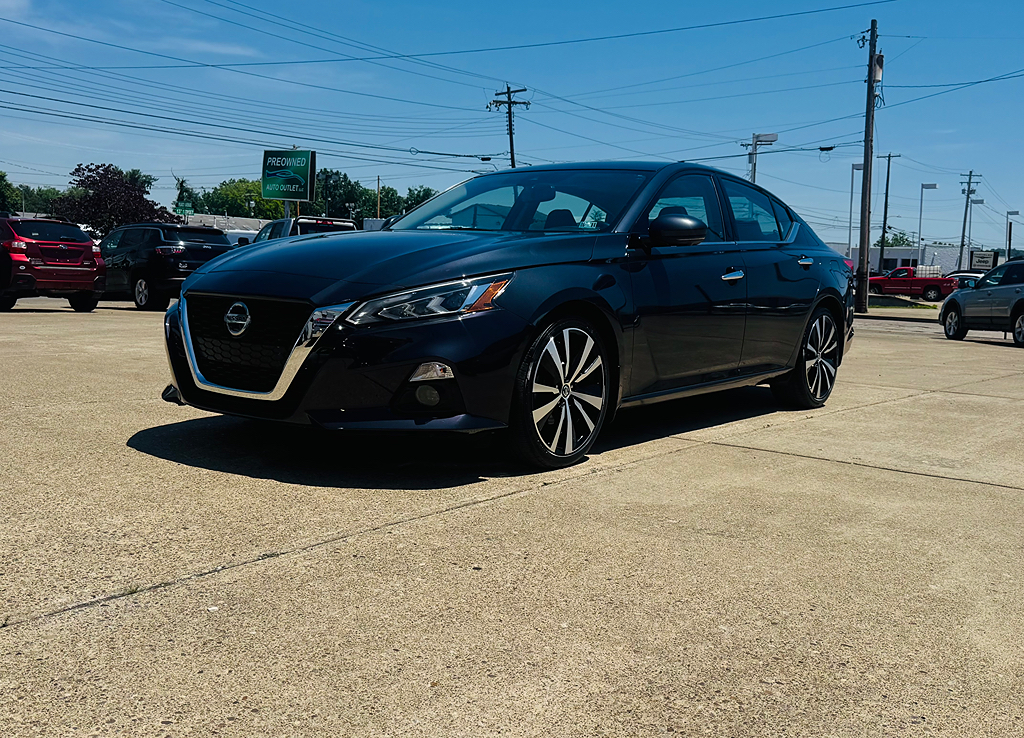 2019 Nissan Altima 2.5 Platinum's photo