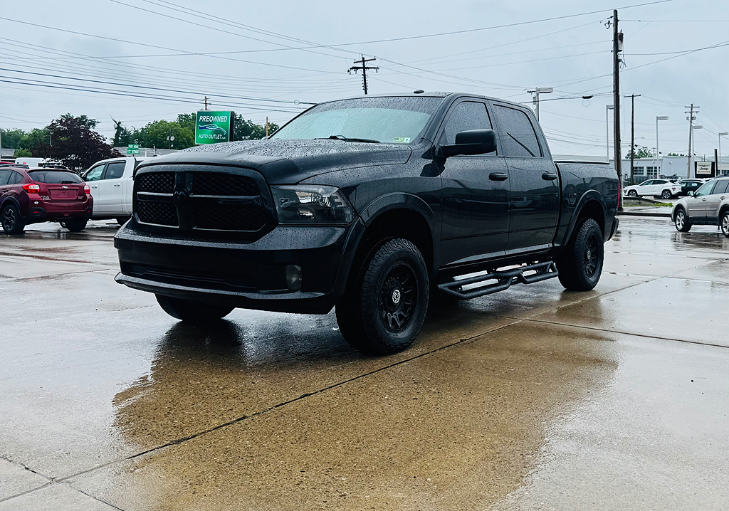 2017 RAM 1500 Express 4x4 Crew Cab 5'7's photo