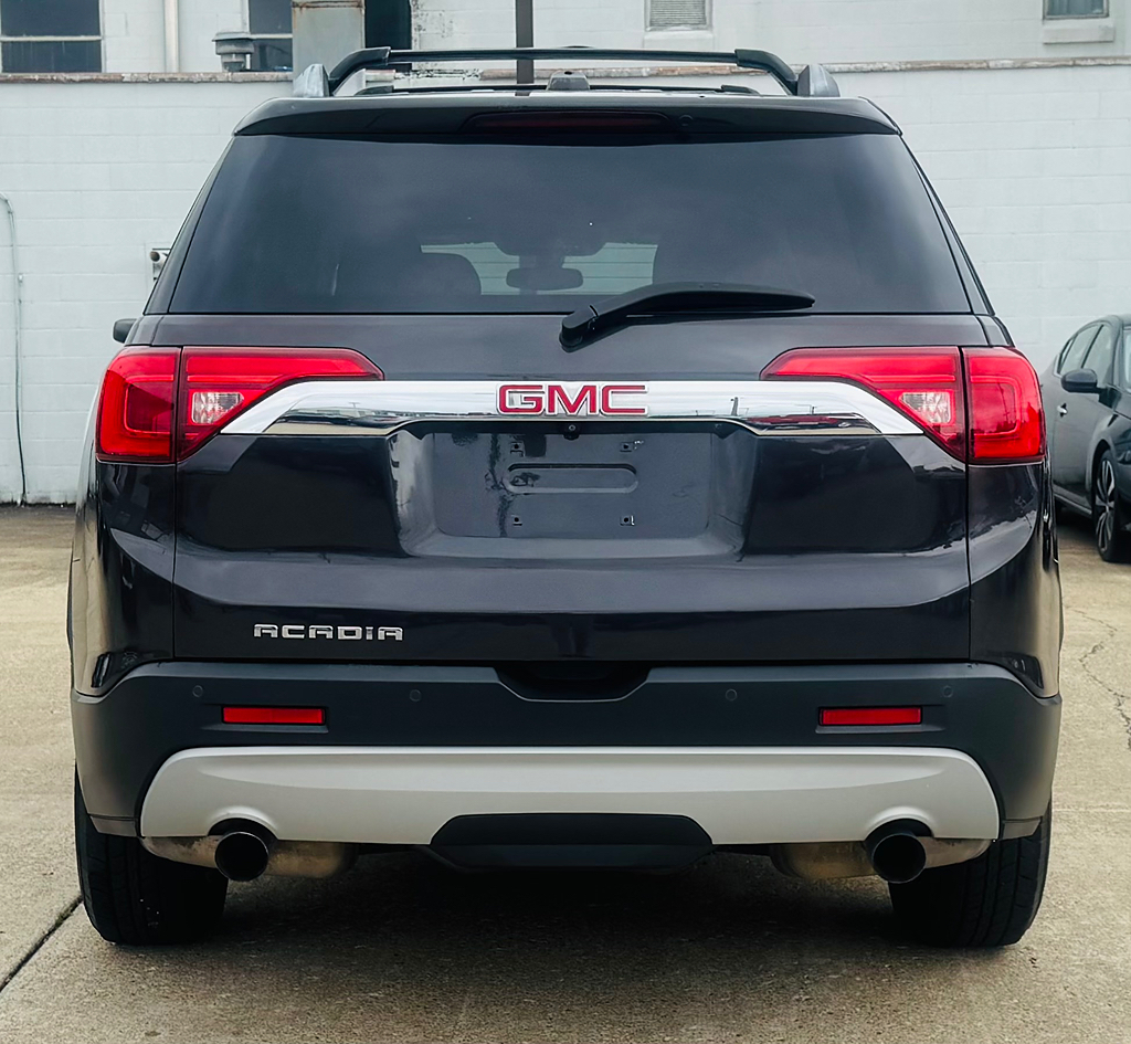 Additional photo of vehicle.