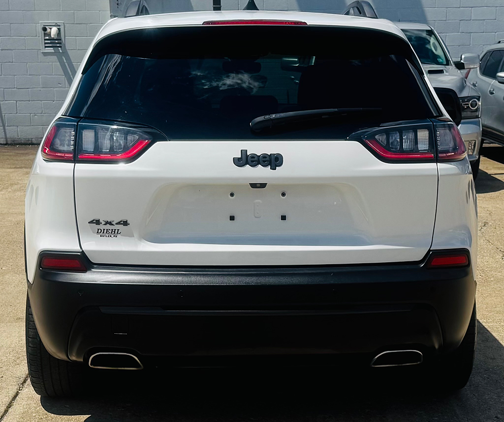 Additional photo of vehicle.