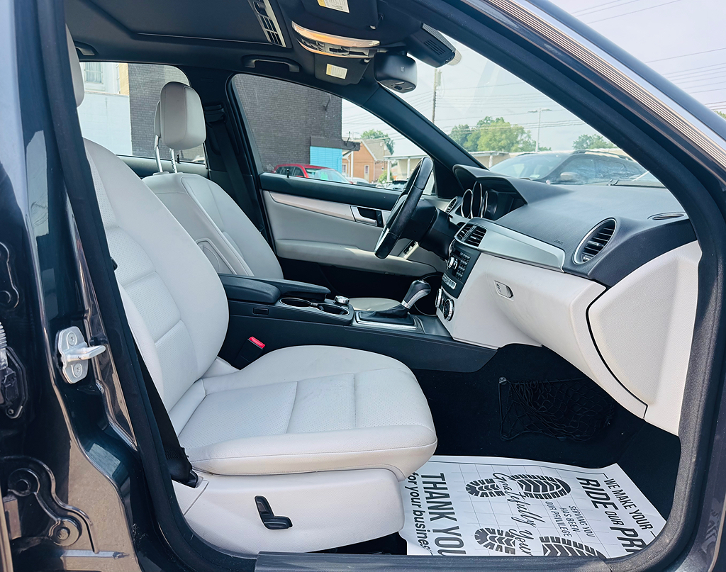 Additional photo of vehicle.