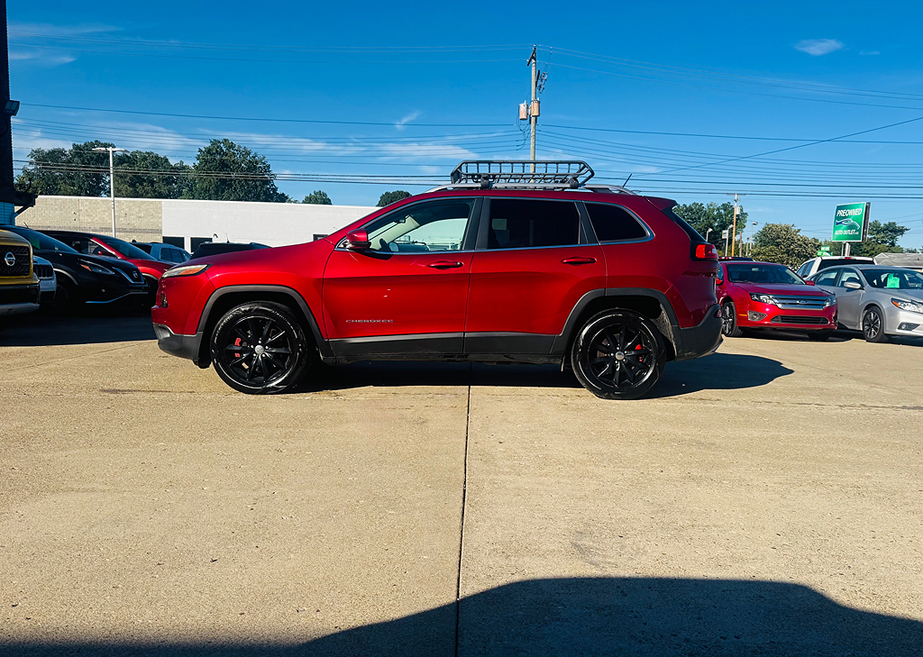 Additional photo of vehicle.