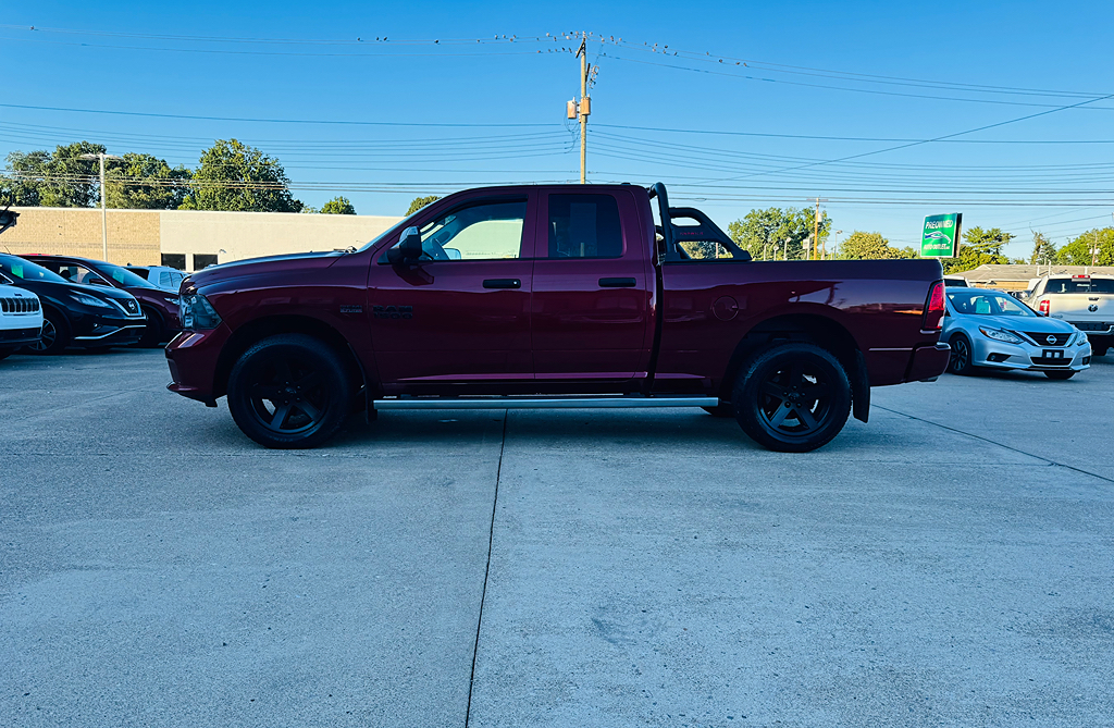 Additional photo of vehicle.