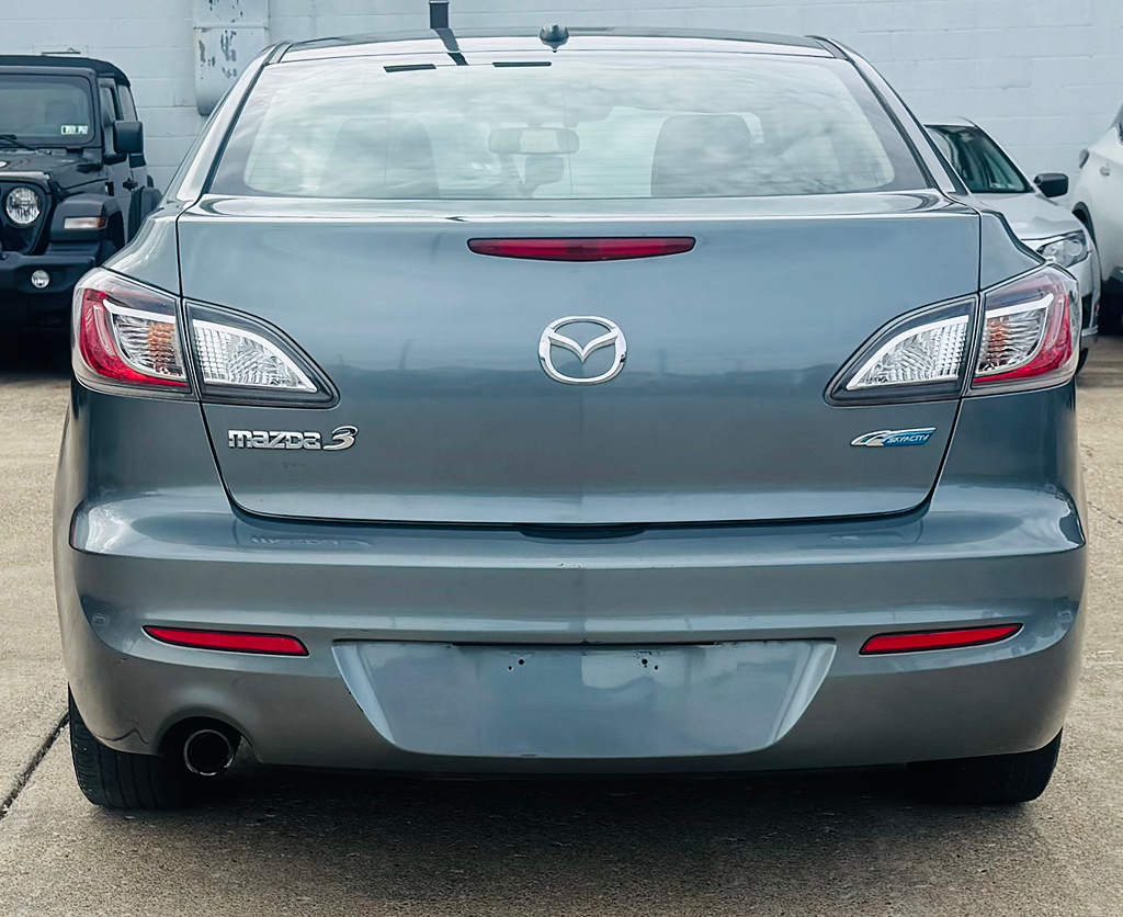 Additional photo of vehicle.