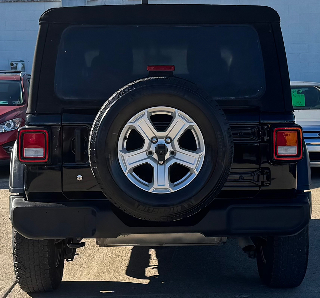 Additional photo of vehicle.